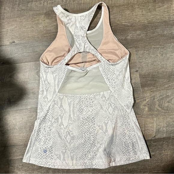 Lululemon tank top bundle size 8 - Picture 9 of 13